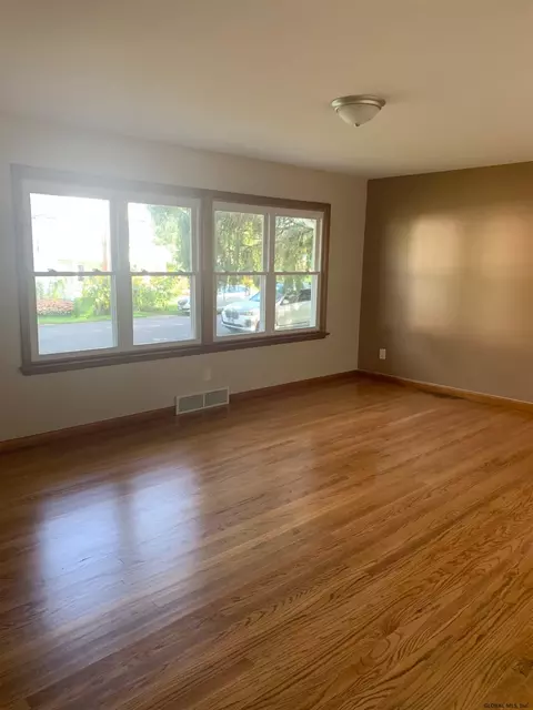 80 Marshall Ave, Schenectady, NY 12304 photo 7