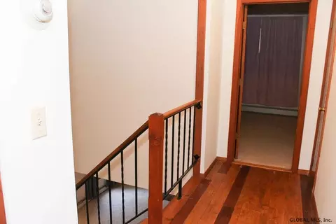 81 Algonquin Rd, Halfmoon, NY 12065 photo 5
