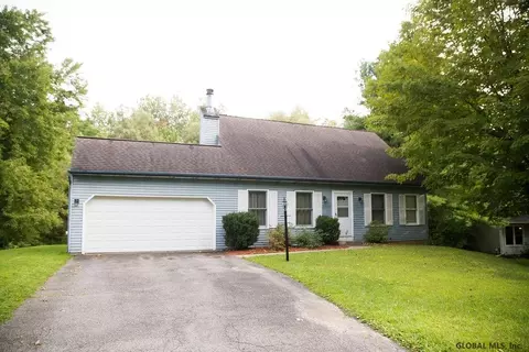81 Algonquin Rd, Halfmoon, NY 12065 photo 1