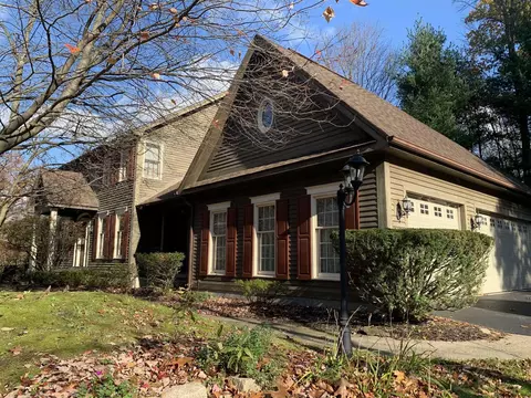 49 Oak Tree Ln, Niskayuna, NY 12309 photo 3