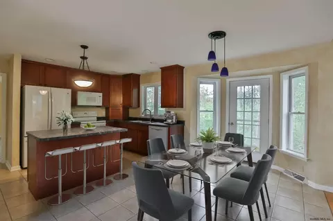 81 Corrit Dr, Delmar, NY 12054 photo 3