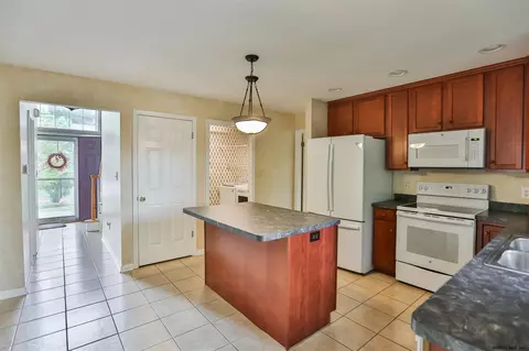 81 Corrit Dr, Delmar, NY 12054 photo 4