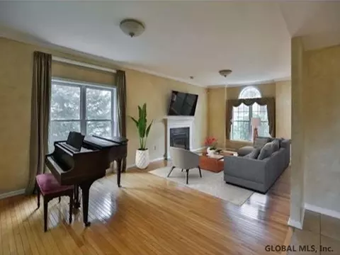 81 Corrit Dr, Delmar, NY 12054 photo 5