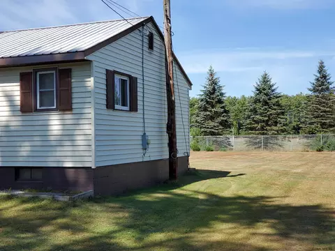 46 Eggleston St, Corinth, NY 12822 photo 4