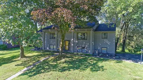 11 Sunset Dr, Delmar, NY 12054 photo 2
