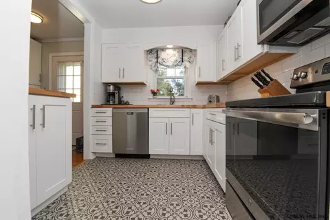 17 Wellington Ave, Delmar, NY 12054 photo 7