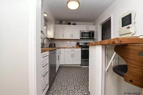 17 Wellington Ave, Delmar, NY 12054 photo 9