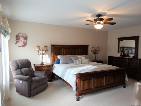 1 Walnut Ln, Schenectady, NY 12309 photo 15