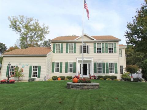 1 Walnut Ln, Schenectady, NY 12309 photo 2