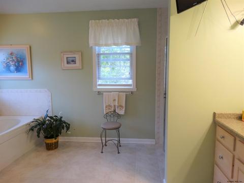 1 Walnut Ln, Schenectady, NY 12309 photo 17