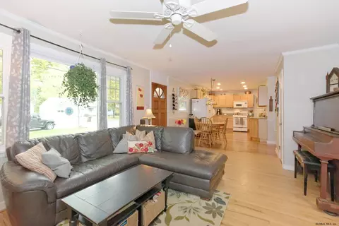 24 Hunter Rd, Delmar, NY 12054 photo 9
