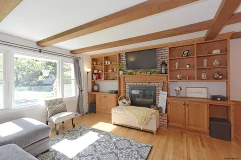 3 Dover Dr, Delmar, NY 12054 photo 8