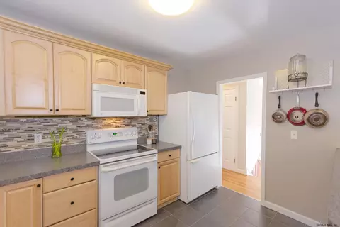 3 Dover Dr, Delmar, NY 12054 photo 16