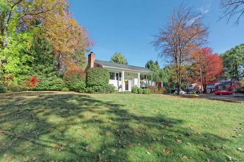 3 Dover Dr, Delmar, NY 12054 photo 2