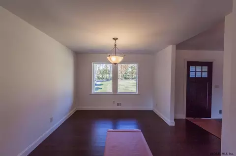 205 Mcqueen Rd, Amsterdam, NY 12010 photo 4
