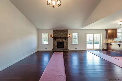 205 Mcqueen Rd, Amsterdam, NY 12010 photo 6