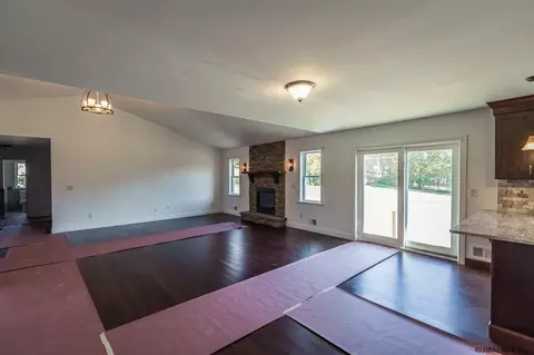 205 Mcqueen Rd, Amsterdam, NY 12010 photo 3