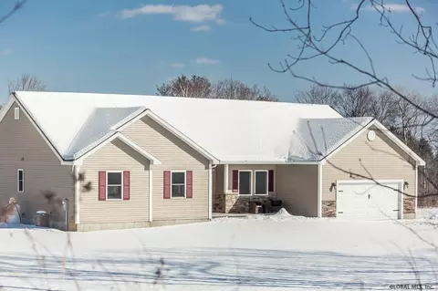 205 Mcqueen Rd, Amsterdam, NY 12010 photo 1