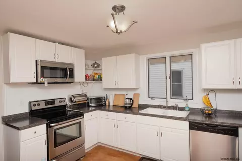 814 Hampton Ave, Schenectady, NY 12309 photo 32
