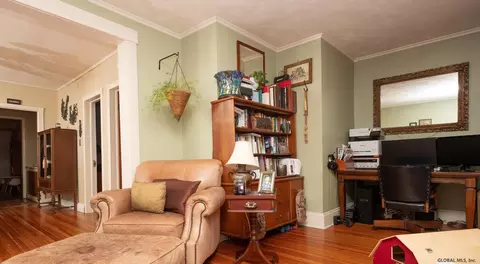 814 Hampton Ave, Schenectady, NY 12309 photo 4