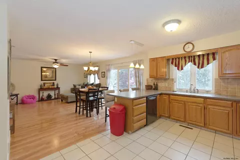 453 Twelfth St, Schenectady, NY 12306 photo 10