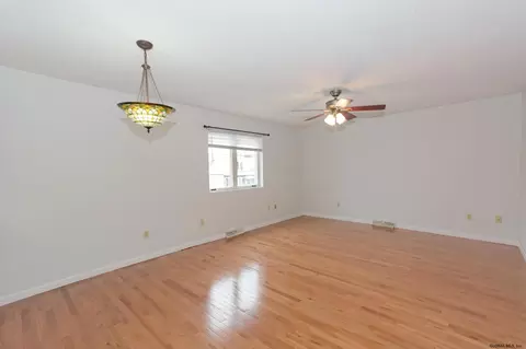 453 Twelfth St, Schenectady, NY 12306 photo 36