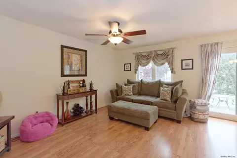 453 Twelfth St, Schenectady, NY 12306 photo 21