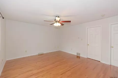 453 Twelfth St, Schenectady, NY 12306 photo 39