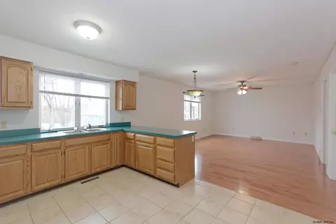453 Twelfth St, Schenectady, NY 12306 photo 32