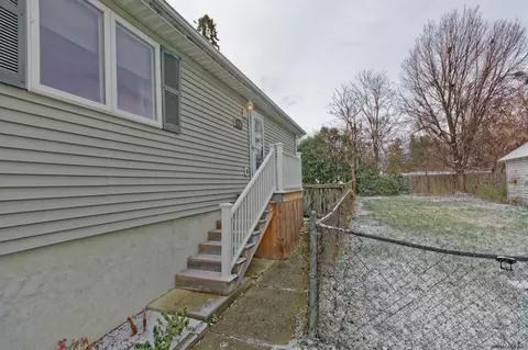 453 Twelfth St, Schenectady, NY 12306 photo 7