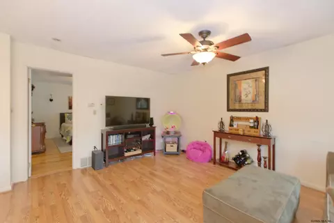 453 Twelfth St, Schenectady, NY 12306 photo 22