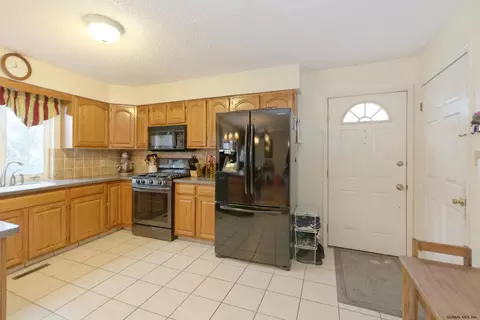 453 Twelfth St, Schenectady, NY 12306 photo 9