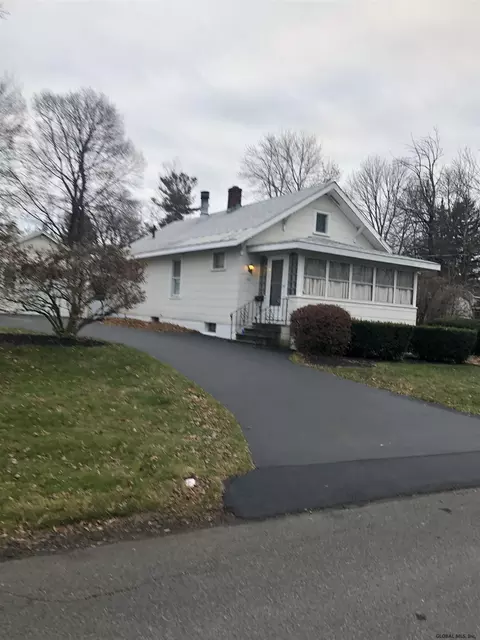 80 Starr Ave, Schenectady, NY 12304 photo 2
