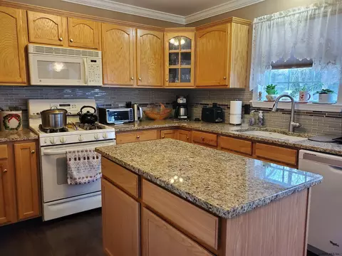 1118 Dianne Ct, Schenectady, NY 12303 photo 12