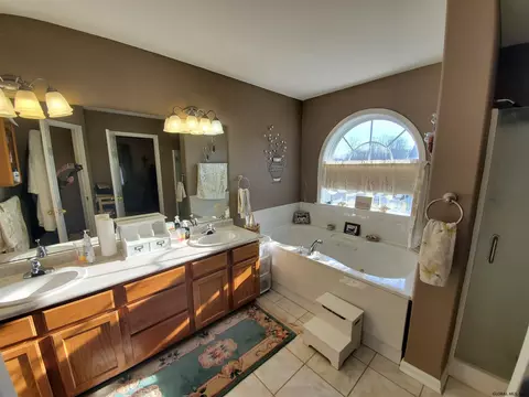 1118 Dianne Ct, Schenectady, NY 12303 photo 23