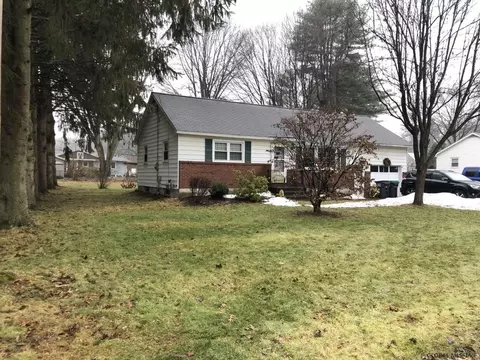 3 Adsit Ln, Clifton Park, NY 12065 photo 1