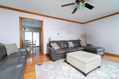 6 William Paca Ct, Glenmont, NY 12077 photo 8