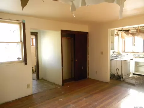 238 Bradford Rd, Schenectady, NY 12304 photo 5