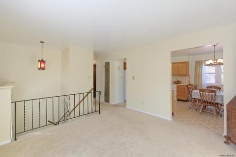 122 Sylvia Ln, Schenectady, NY 12306 photo 8
