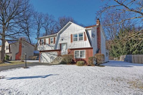 122 Sylvia Ln, Schenectady, NY 12306 photo 4