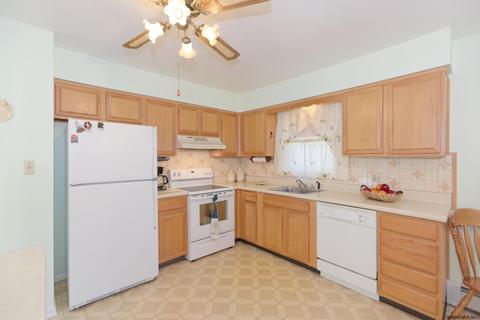 122 Sylvia Ln, Schenectady, NY 12306 photo 14