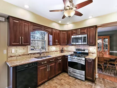304 Dawn Dr, Schenectady, NY 12306 photo 7