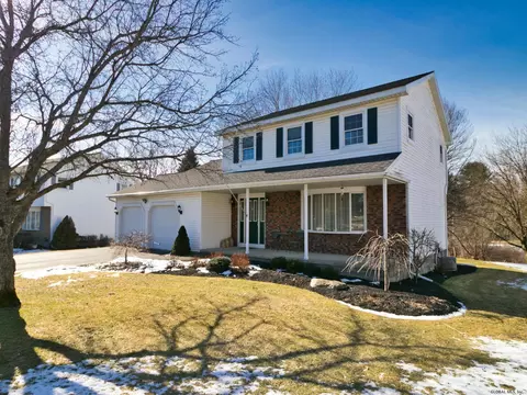 304 Dawn Dr, Schenectady, NY 12306 photo 2