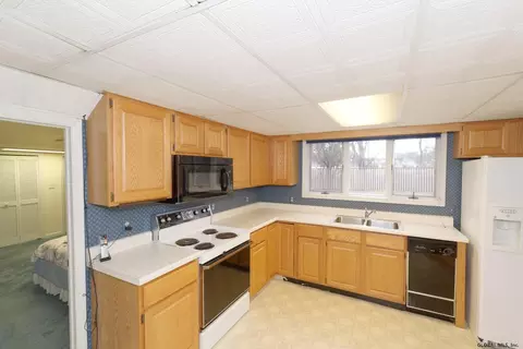 235 Marriott Ave, Schenectady, NY 12304 photo 27
