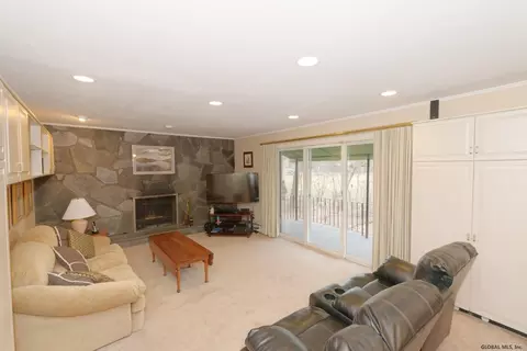 235 Marriott Ave, Schenectady, NY 12304 photo 23