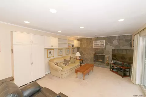 235 Marriott Ave, Schenectady, NY 12304 photo 24