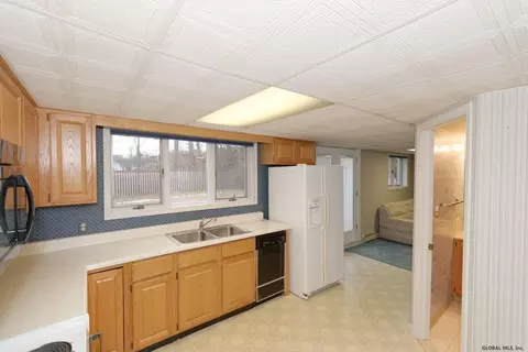 235 Marriott Ave, Schenectady, NY 12304 photo 28
