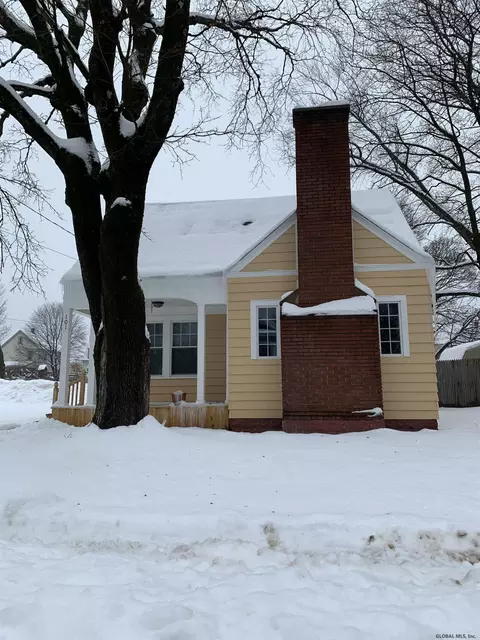 101 Walnut St, Corinth, NY 12822 photo 2