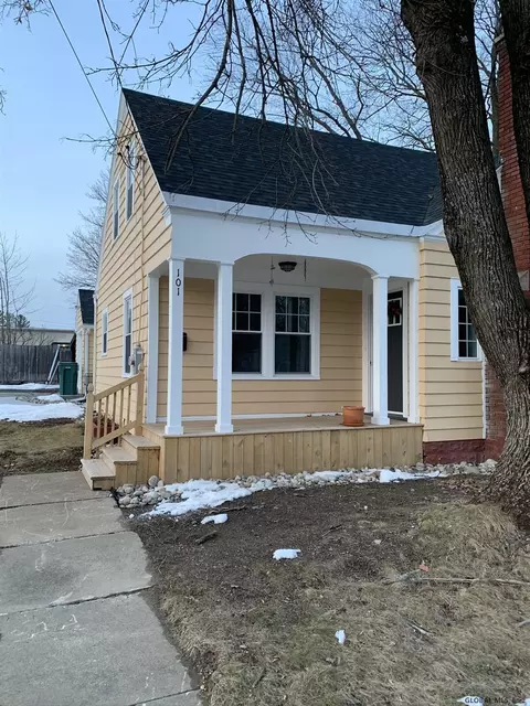 101 Walnut St, Corinth, NY 12822 photo 3