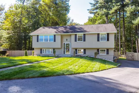 10 Pineview Ln, Clifton Park, NY 12065 photo 1